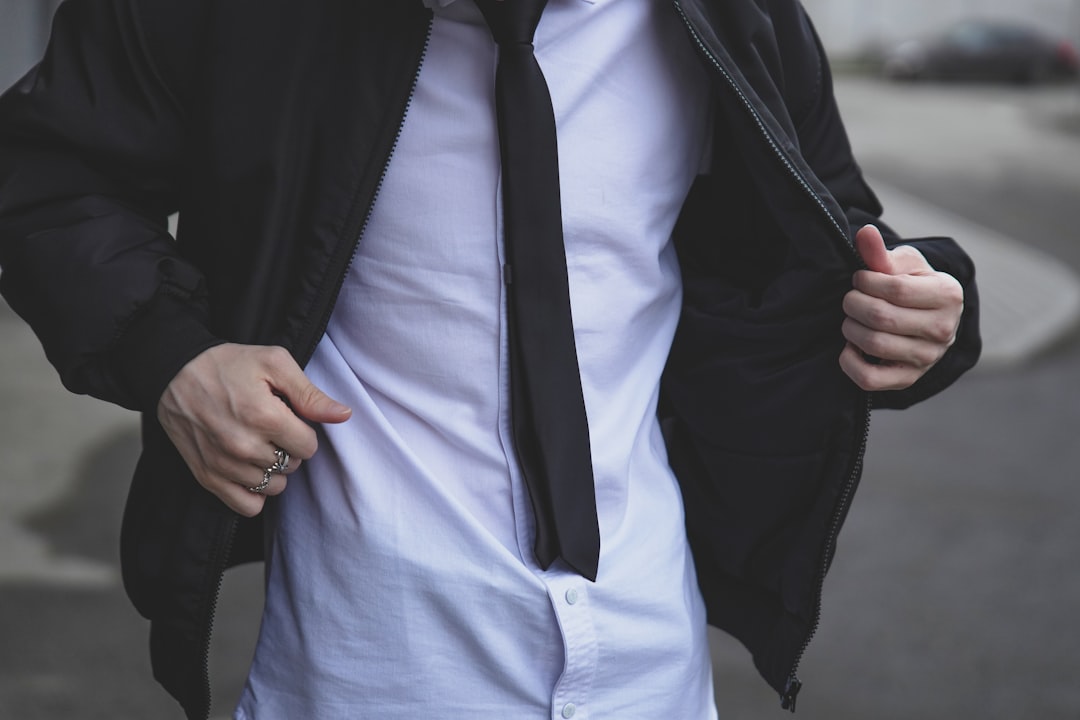 Photo sivý sveter outfit