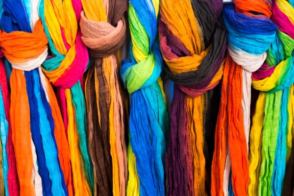 Photo tying scarves